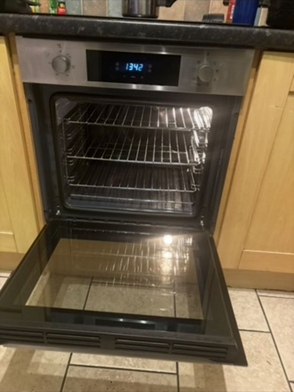 Clean room carpet with fresh vacuum lines